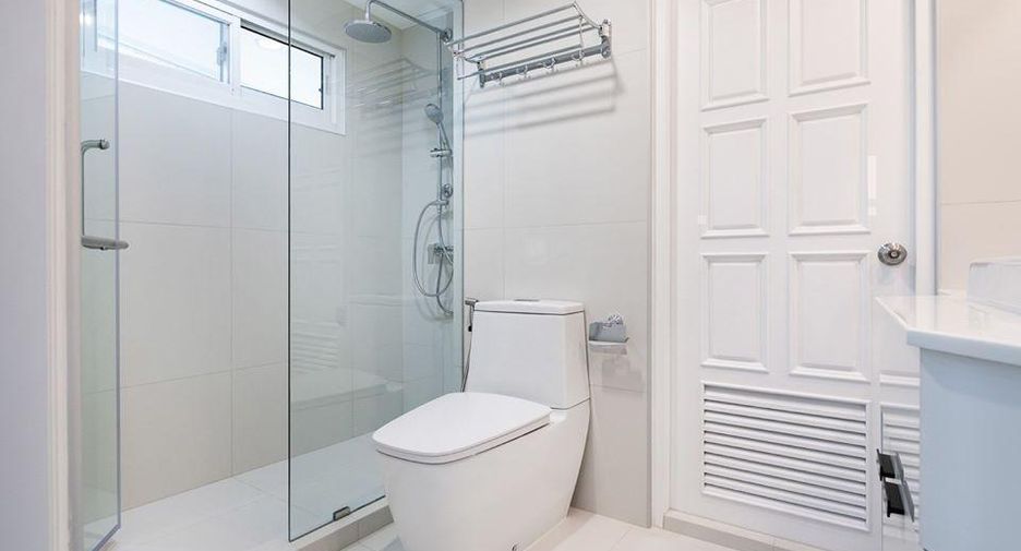 For rent 3 bedrooms condo in Watthana, Bangkok