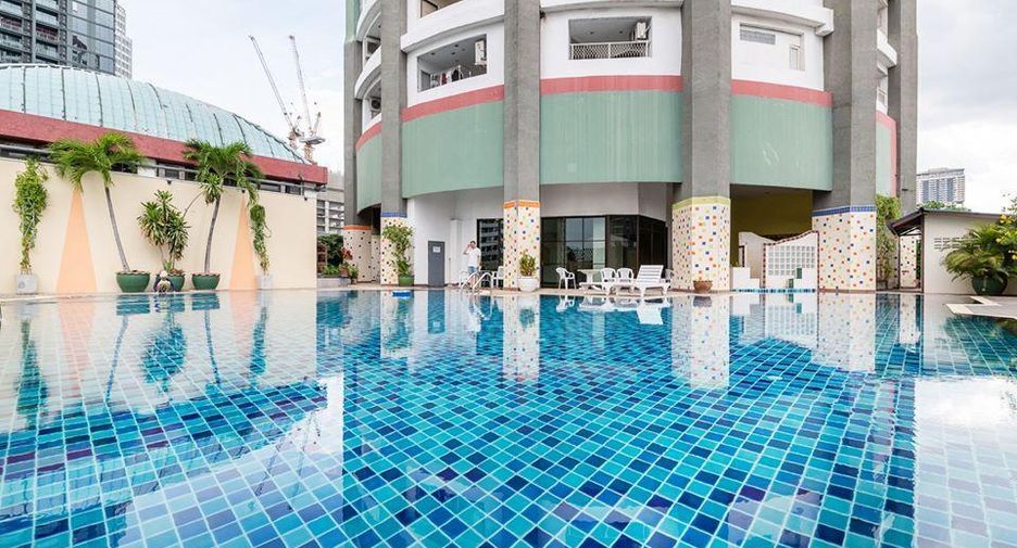 For rent 3 bedrooms condo in Watthana, Bangkok