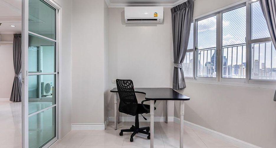 For rent 3 bedrooms condo in Watthana, Bangkok