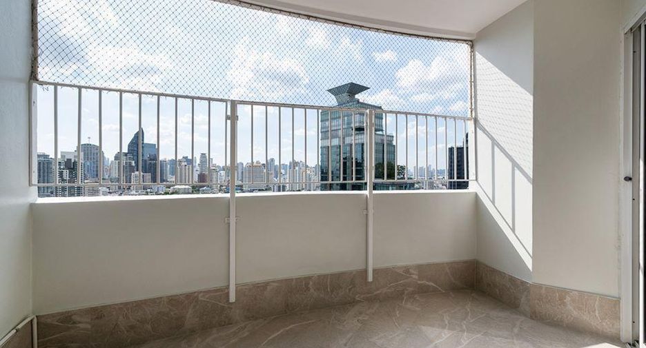 For rent 3 bedrooms condo in Watthana, Bangkok