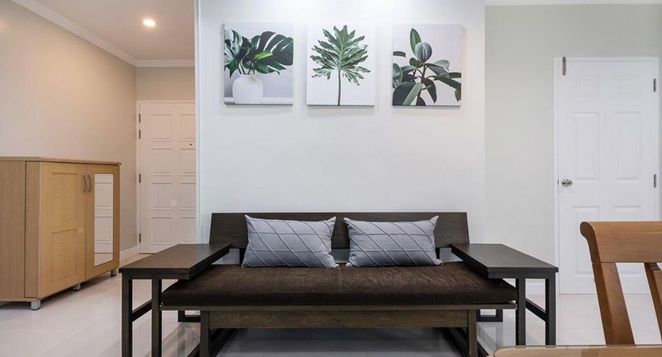 For rent 3 bedrooms condo in Watthana, Bangkok