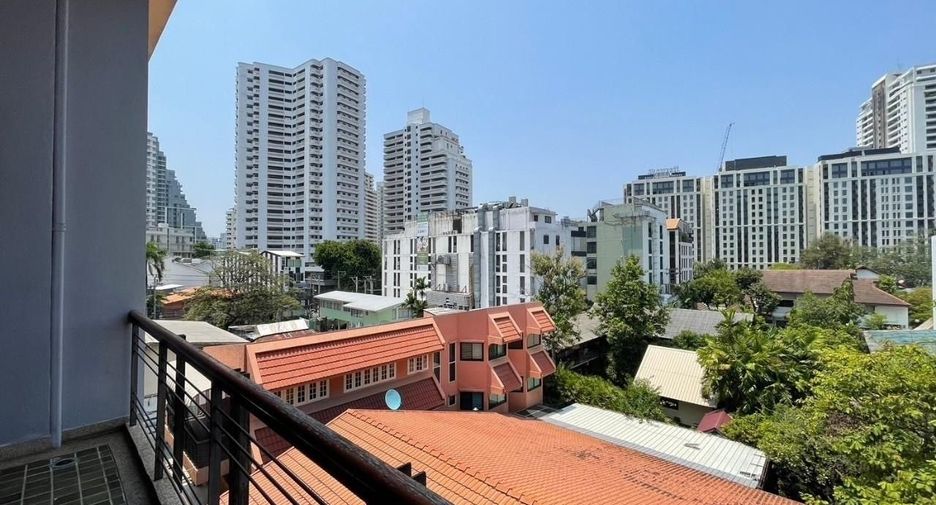 出售 2 卧室 联排别墅 在 Watthana, 曼谷