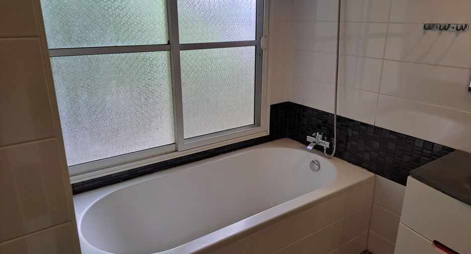 For rent 3 ベッドルーム villa in Hang Dong, Chiang Mai