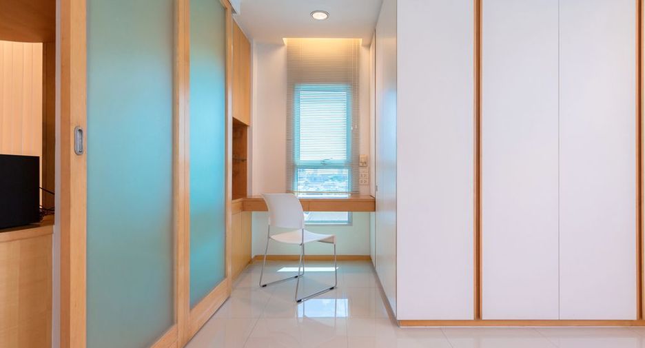 For rent 1 bed condo in Yan Nawa, Bangkok