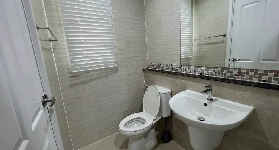 For rent 4 bedrooms house in Khlong Luang, Pathum Thani