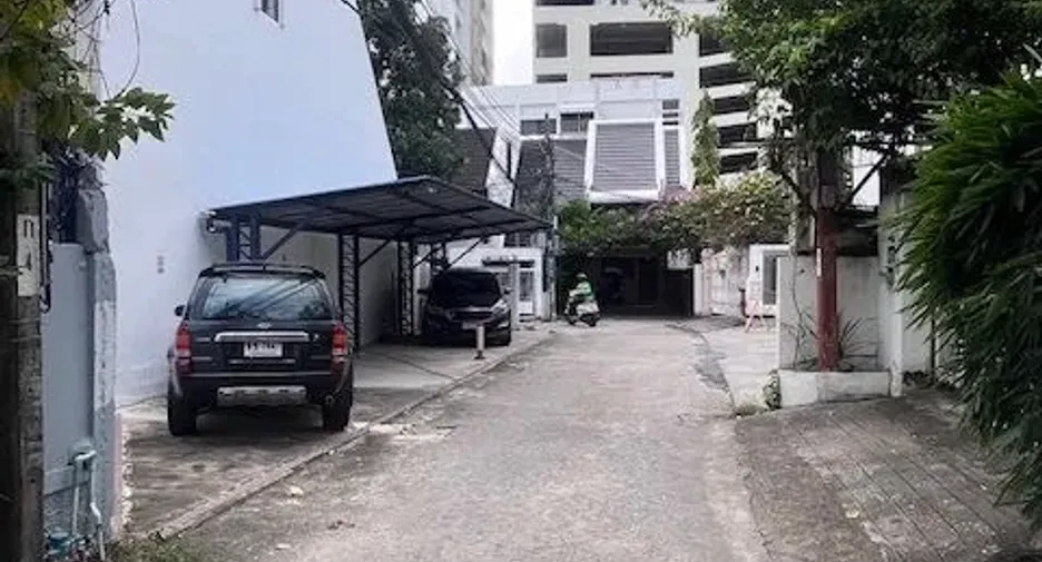 Casa adosada en venta y en alquiler de 4 habitaciones en Watthana, Bangkok