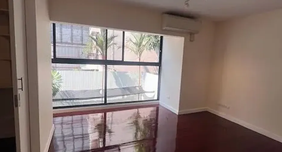 Casa adosada en venta y en alquiler de 4 habitaciones en Watthana, Bangkok