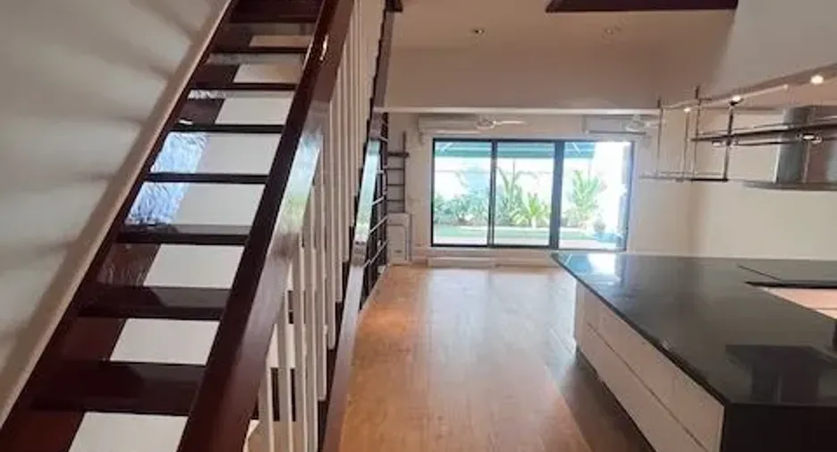 Casa adosada en venta y en alquiler de 4 habitaciones en Watthana, Bangkok