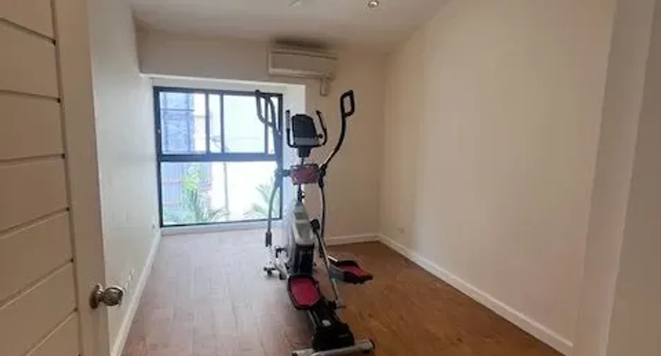Casa adosada en venta y en alquiler de 4 habitaciones en Watthana, Bangkok