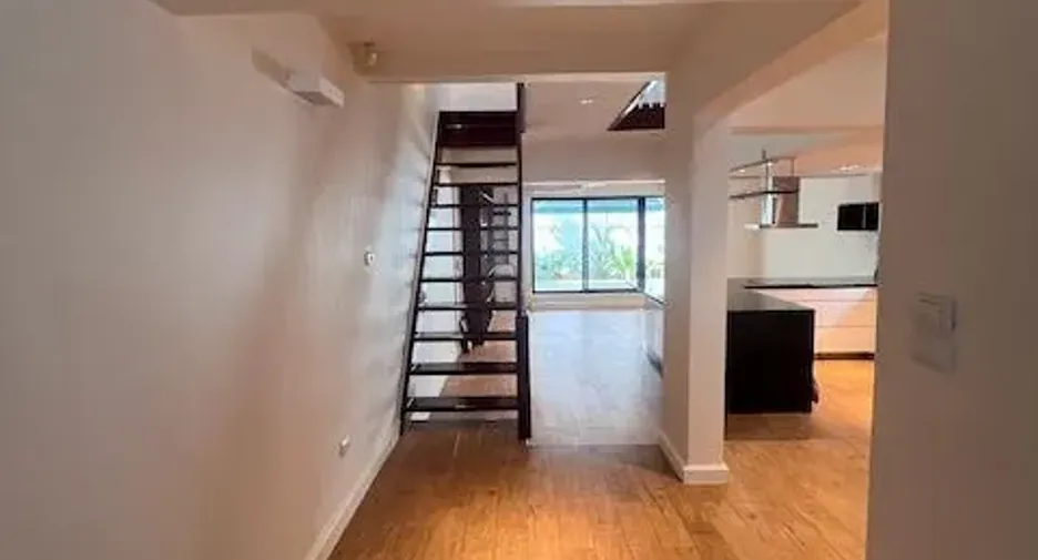 Casa adosada en venta y en alquiler de 4 habitaciones en Watthana, Bangkok