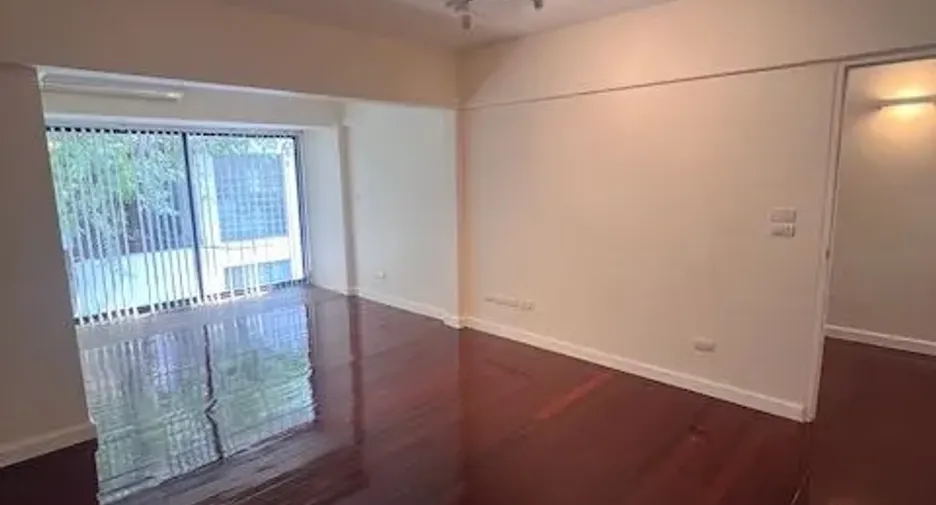 Casa adosada en venta y en alquiler de 4 habitaciones en Watthana, Bangkok