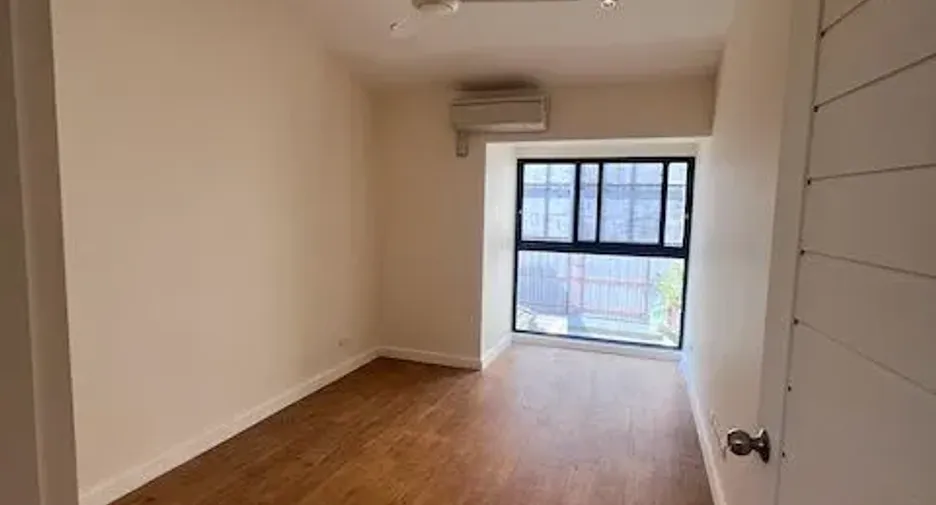 Casa adosada en venta y en alquiler de 4 habitaciones en Watthana, Bangkok