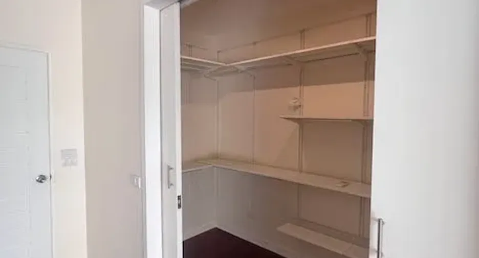 Casa adosada en venta y en alquiler de 4 habitaciones en Watthana, Bangkok