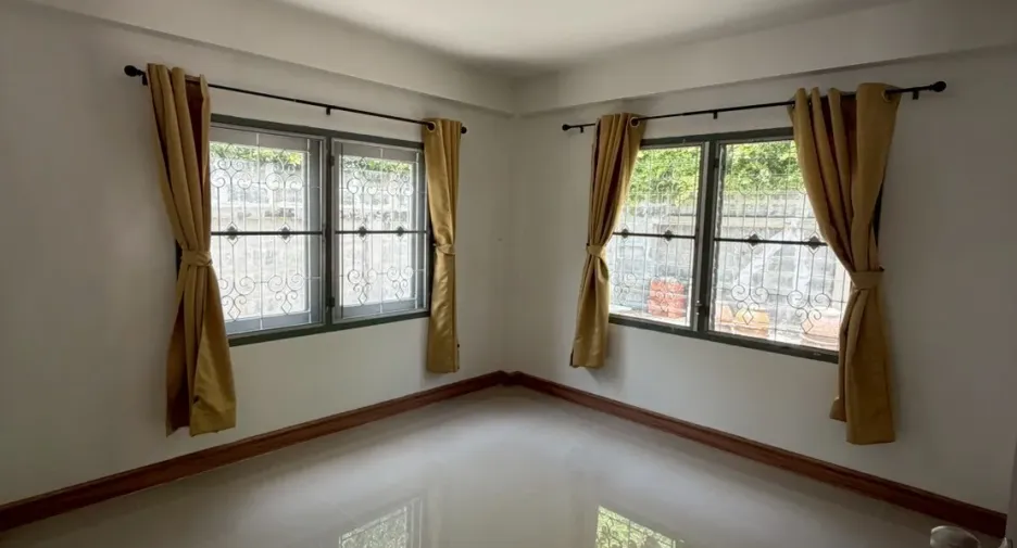 For rent 4 ベッドルーム house in Bang Na, Bangkok