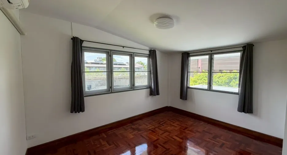 For rent 4 ベッドルーム house in Bang Na, Bangkok