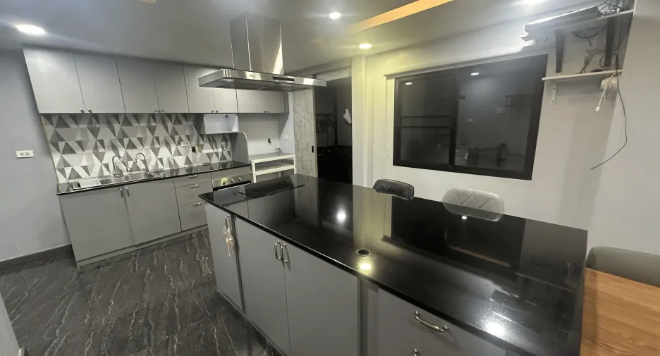 For rent 5 ベッドルーム house in Phra Khanong, Bangkok