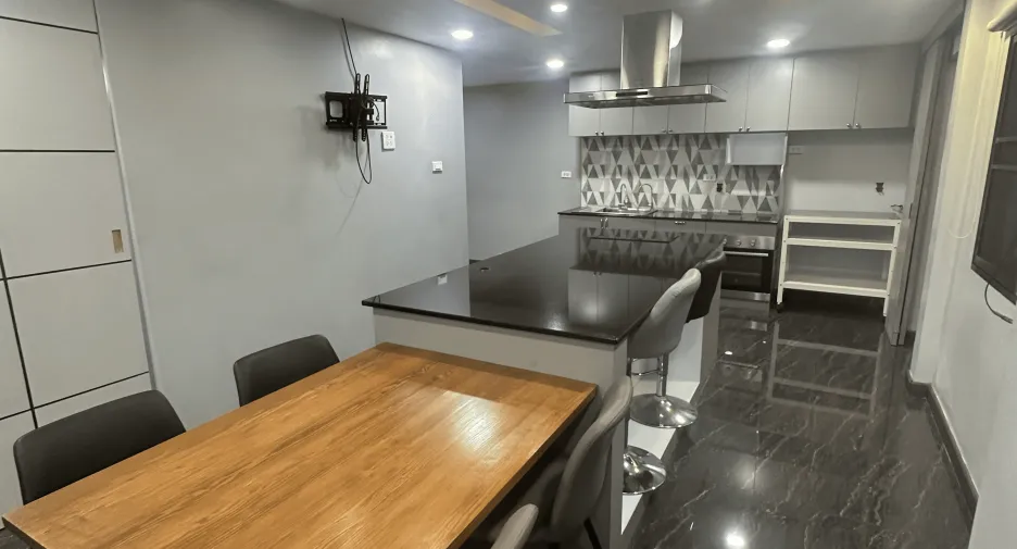 For rent 5 ベッドルーム house in Phra Khanong, Bangkok