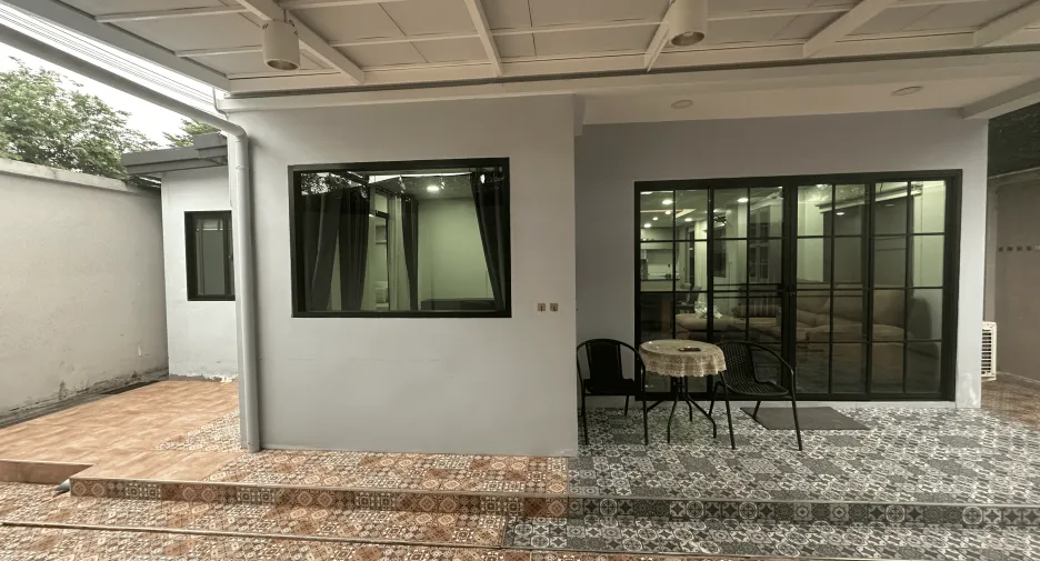 For rent 5 ベッドルーム house in Phra Khanong, Bangkok