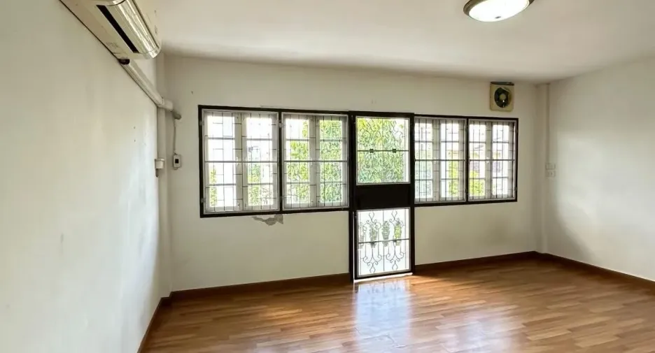 For rent 4 ベッドルーム townhouse in Rat Burana, Bangkok