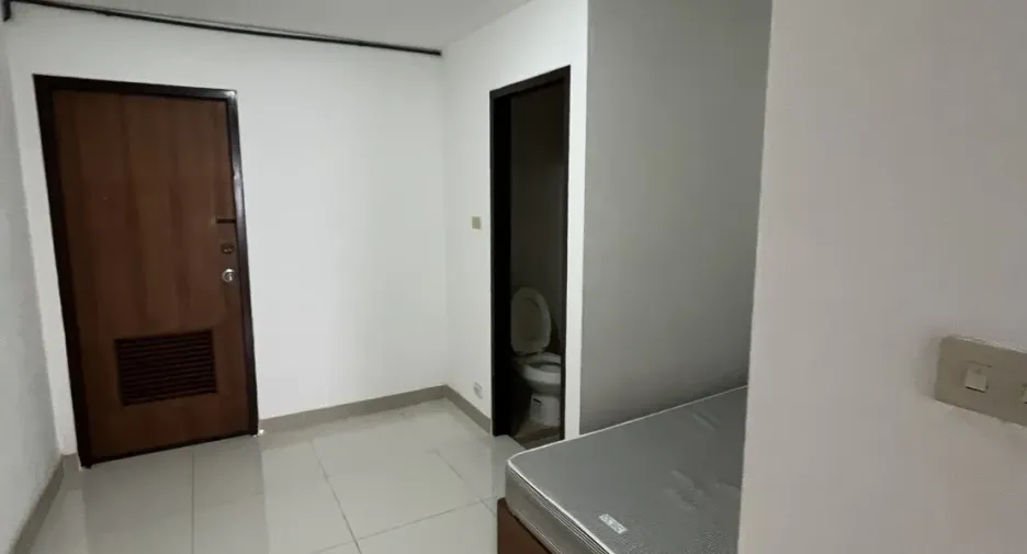 Condo en alquiler de 3 habitaciones en Khlong Toei, Bangkok