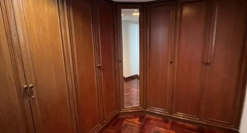 Condo en alquiler de 3 habitaciones en Khlong Toei, Bangkok
