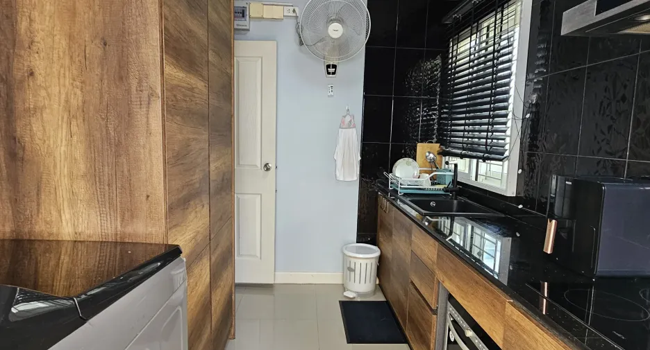 出售 3 卧室 独立屋 在 Bang Sao Thong, Samut Prakan