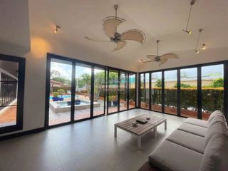 À louer 5 chambres maison à Mueang Phuket, Phuket