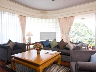 For rent 4 bedrooms apartment in Khlong Toei, Bangkok