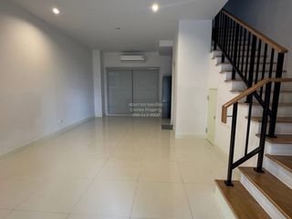 For rent 3 bedrooms townhouse in Bang Phli, Samut Prakan