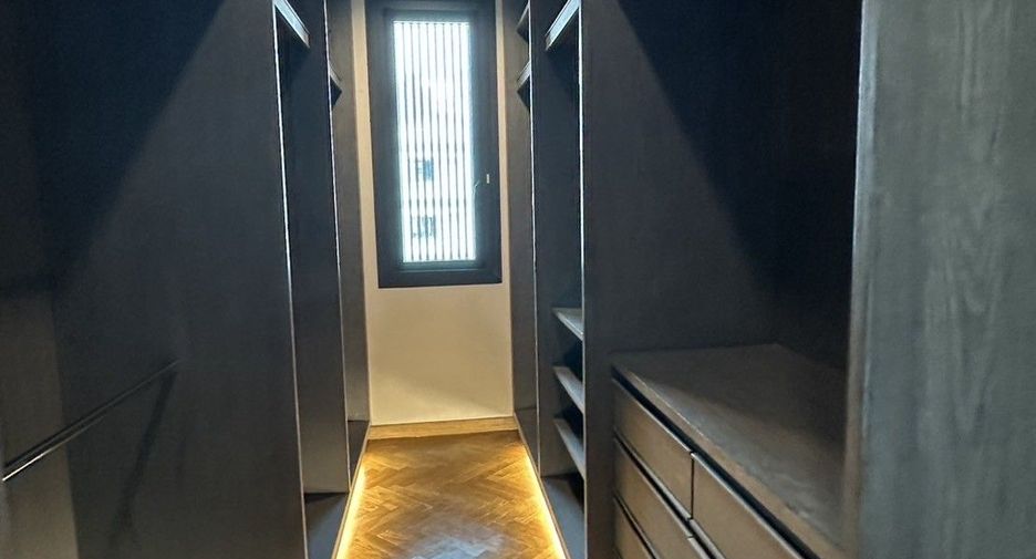 Haus zur Miete mit 4 Zimmer in Watthana, Bangkok