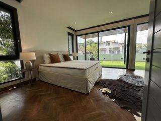 Haus zur Miete mit 4 Zimmer in Watthana, Bangkok