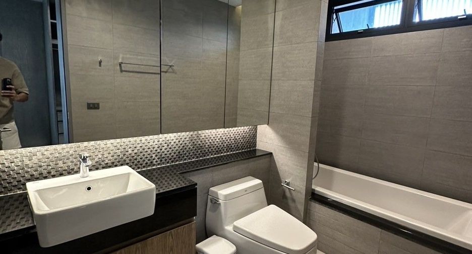 Haus zur Miete mit 4 Zimmer in Watthana, Bangkok