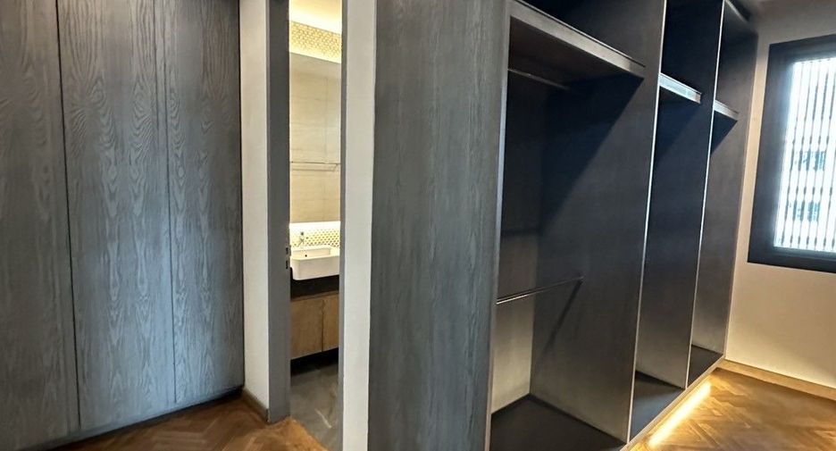 Haus zur Miete mit 4 Zimmer in Watthana, Bangkok