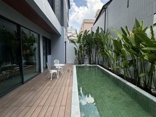 Haus zur Miete mit 4 Zimmer in Watthana, Bangkok