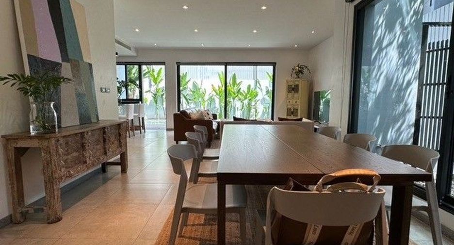 For sale and for rent 4 bedrooms villa in Watthana, Bangkok