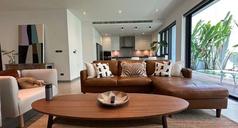 For sale and for rent 4 bedrooms villa in Watthana, Bangkok