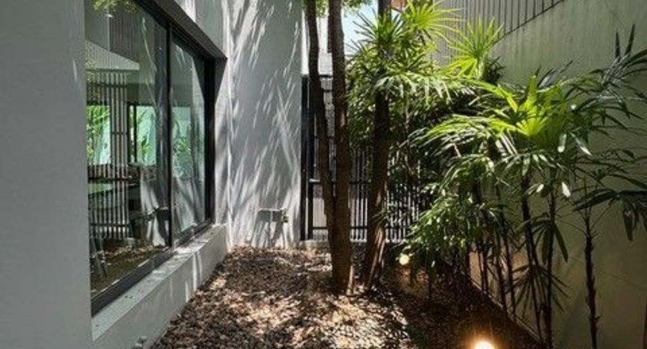 For sale and for rent 4 bedrooms villa in Watthana, Bangkok