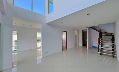 For sale 2 bedrooms condo 