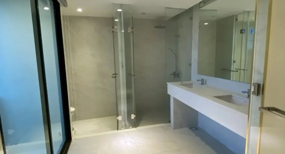 Casa adosada en venta y en alquiler de 3 habitaciones en Bang Phlat, Bangkok