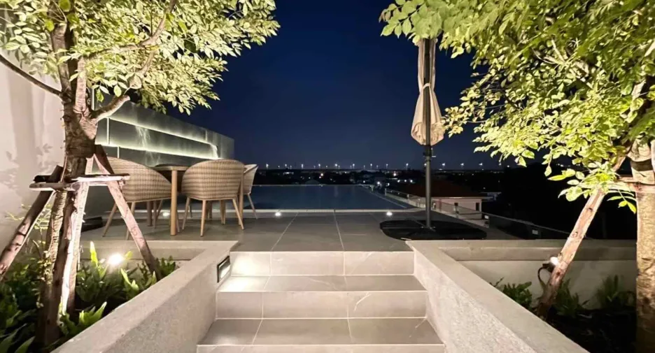 Casa adosada en venta y en alquiler de 3 habitaciones en Bang Phlat, Bangkok