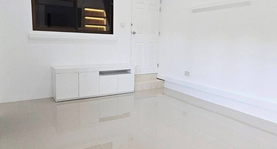 For rent 4 bedrooms house in San Sai, Chiang Mai