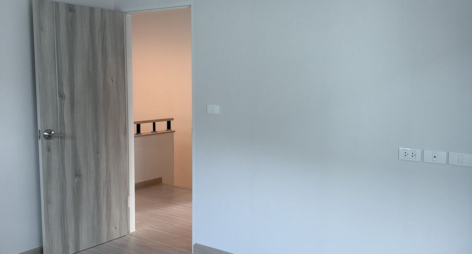 For rent 4 bedrooms house in East Pattaya, Pattaya