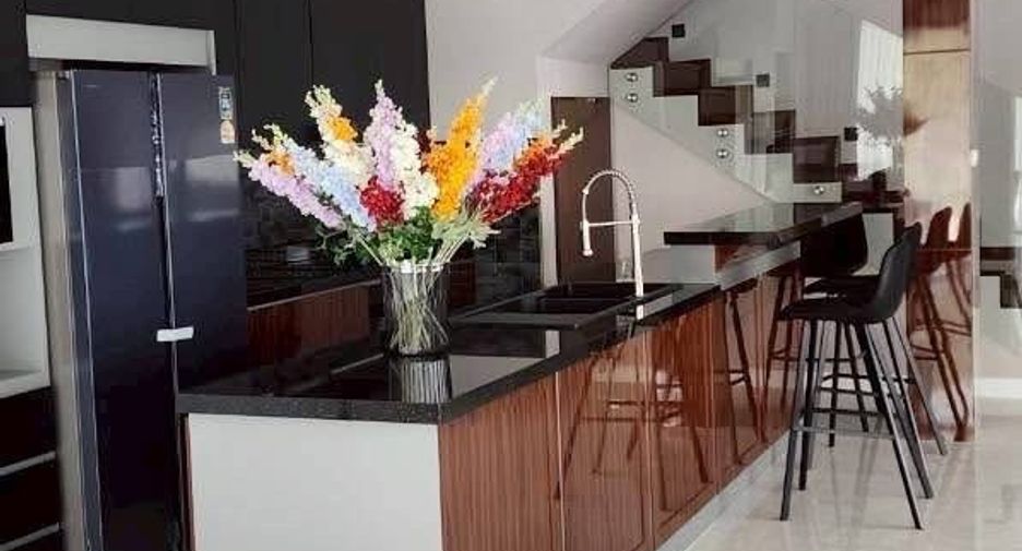For sale and for rent 4 bedrooms villa in Bang Lamung, Chonburi