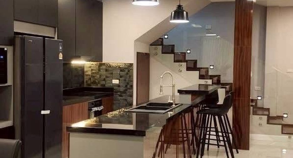 For sale and for rent 4 bedrooms villa in Bang Lamung, Chonburi