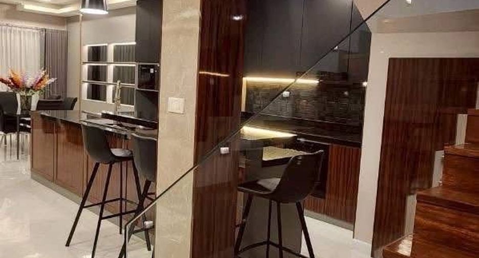 For sale and for rent 4 bedrooms villa in Bang Lamung, Chonburi