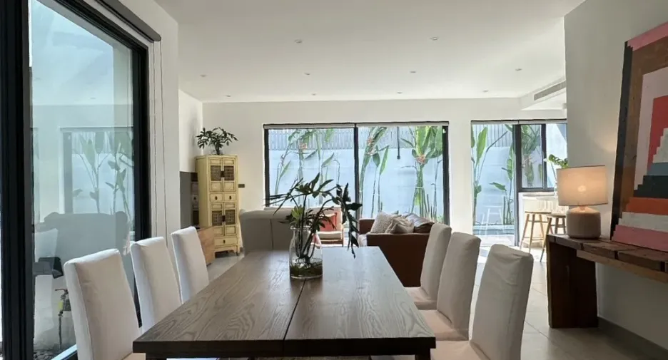 For rent 4 bedrooms villa in Watthana, Bangkok