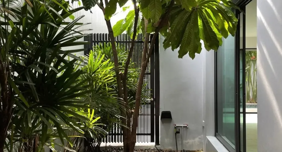 For rent 4 bedrooms villa in Watthana, Bangkok