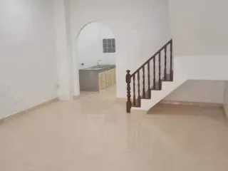 出租 3 卧室 联排别墅 在 Bang Kapi, 曼谷