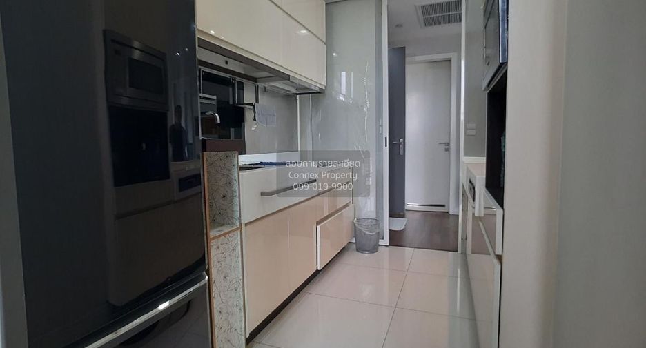 For rent 2 bedrooms condo in Phra Khanong, Bangkok