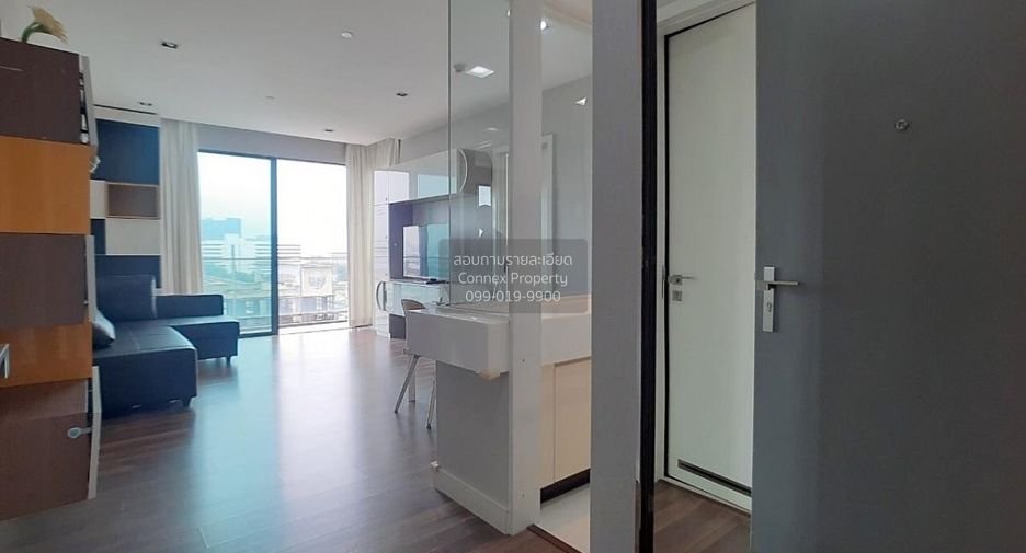 For rent 2 bedrooms condo in Phra Khanong, Bangkok